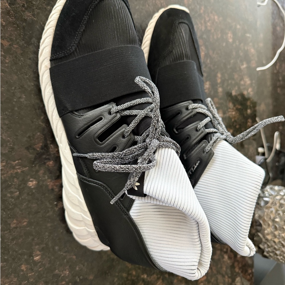 Adidas Tubular Doom Primeknit, black/wht, size 14